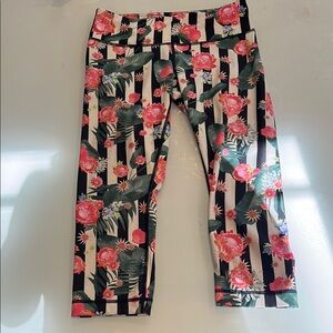 Lululemon Women’s Cropped floral 🌺 Leggings